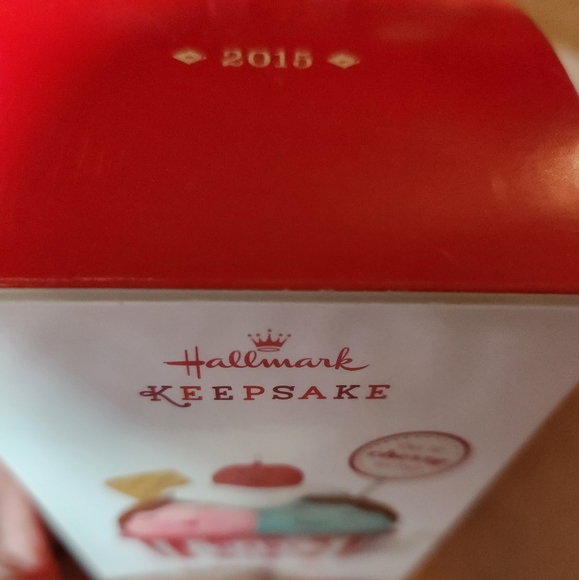 2015 Hallmark Keepsake Baby makes three ornament - Picture 4 of 5